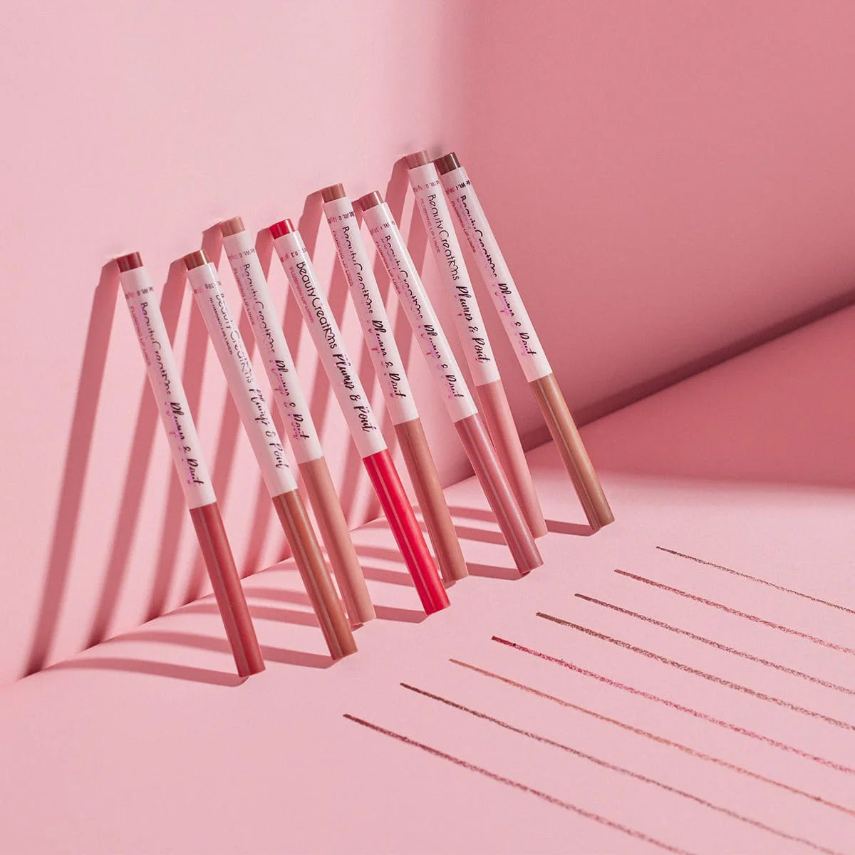 PLUMP & POUT PLUMPING LIP LINER - DELINEADOR DE LABIOS - Beauty Creations